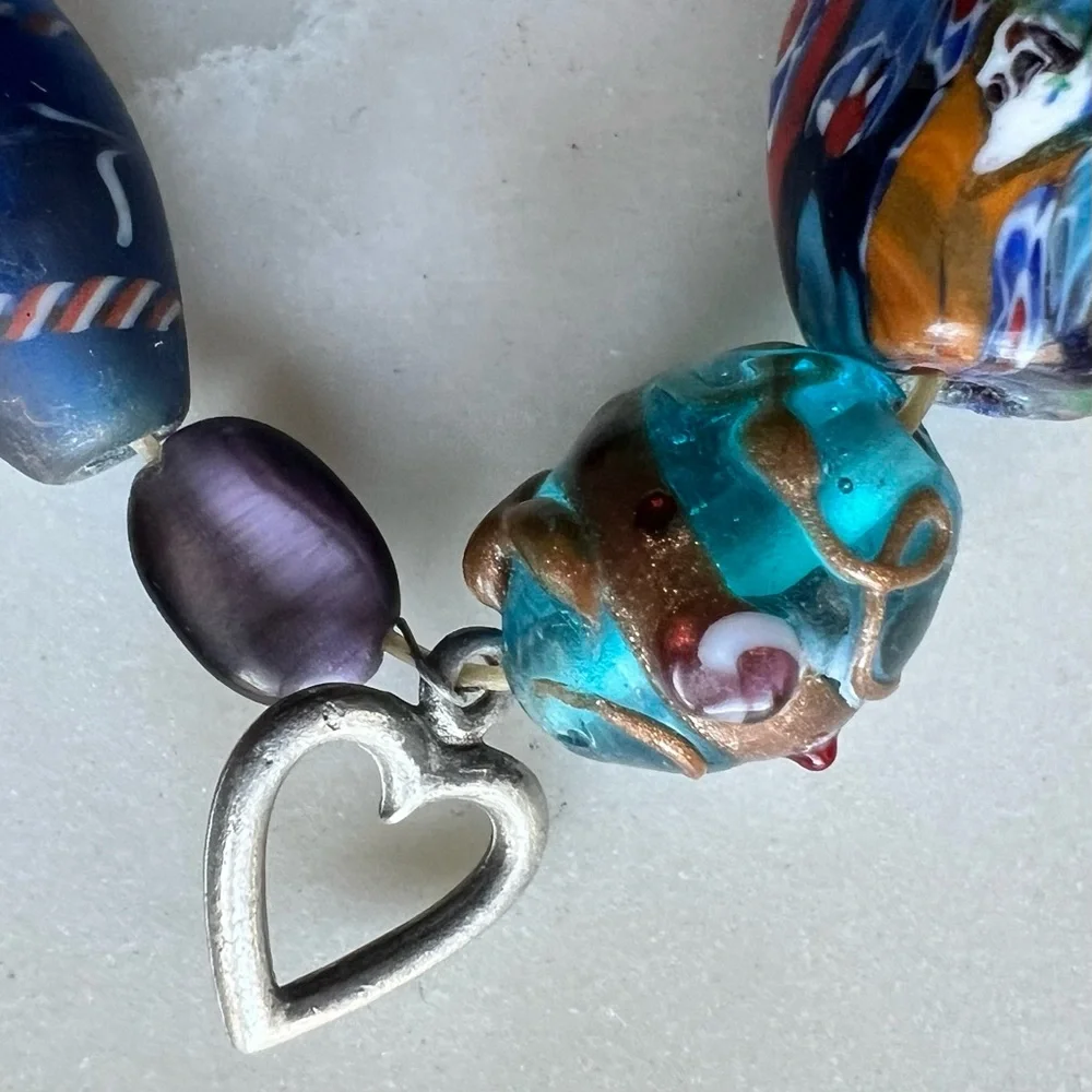 Vibrant GLASS BEAD Artisan Multicolor STRETCH BRACELET w Silvertone Metal Charms - Picture 4 of 9